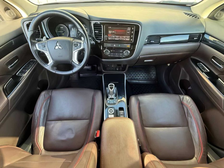 Mitsubishi Outlander PHEV      2018