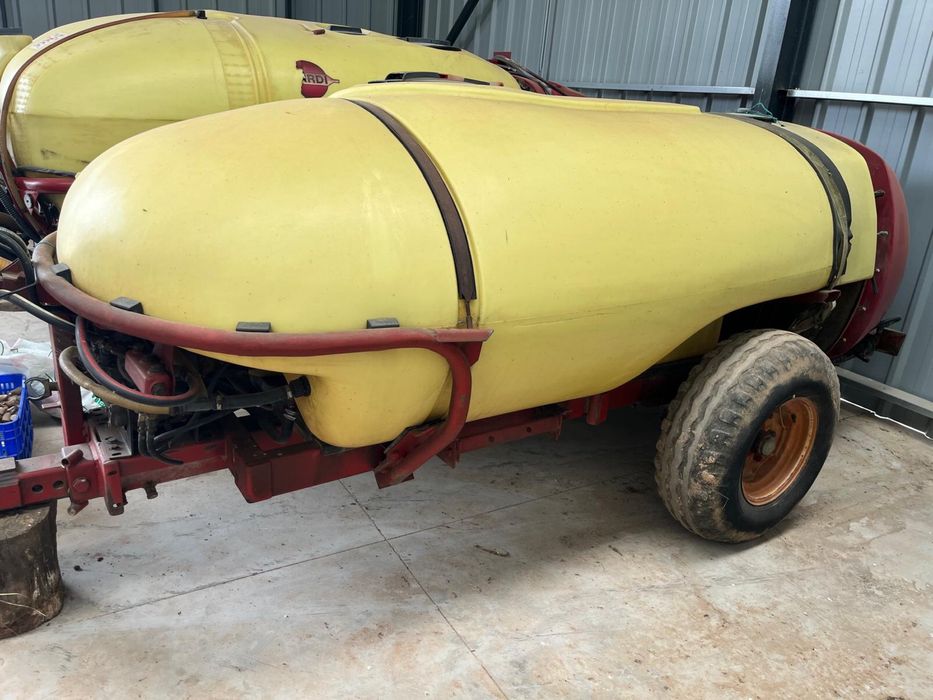 Pulverizador Hardi 2000 L