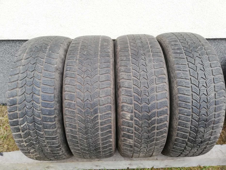 4 opony zimowe Dębica 205/60R16. Bieżnik około 5-6mm.