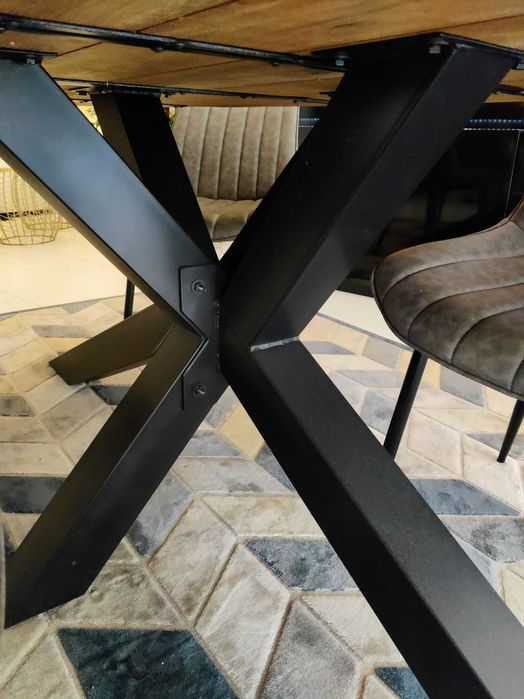 Mesa de jantar tampo em nogueira