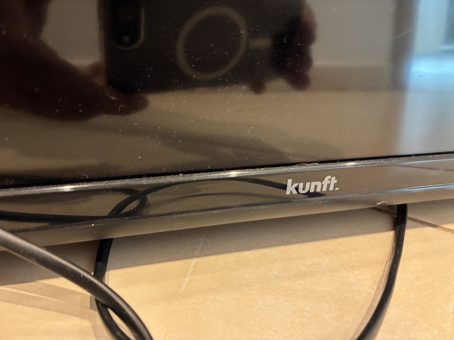 Televisao kunft com comando sem pes