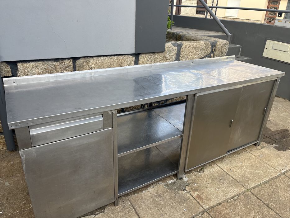 Escaparate em inox com gaveta e 2 portas 2.40mt