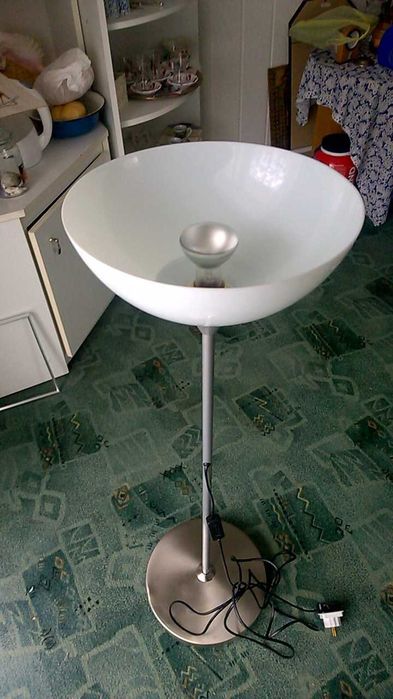 lampa podłogowa elektryczna