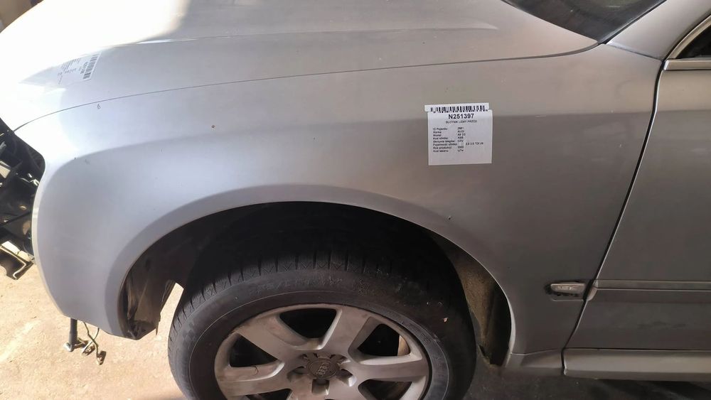 LY7W Audi A8 S8 D3 4E 2005 Błotnik przedni lewy