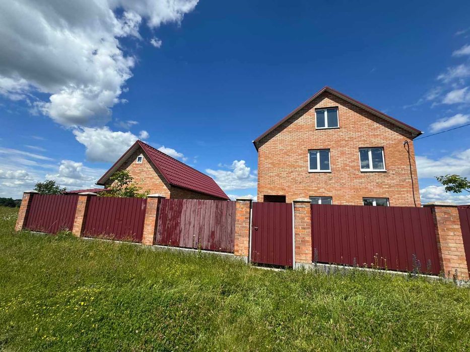 Продаж 2-поверхового будинку в Стрижавці