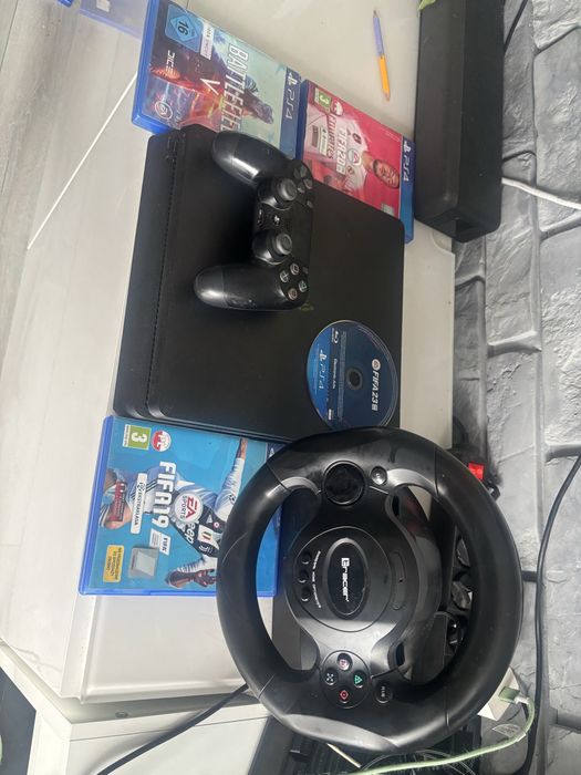 Ps4 Slim + 2 pady +kierownica TRACER