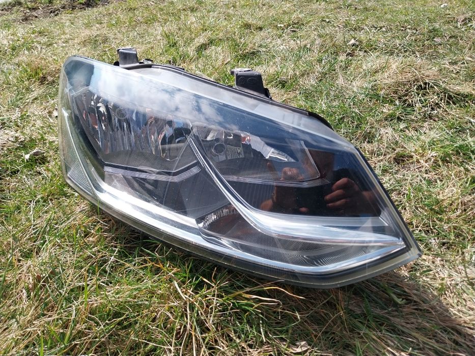 Reflektor Polo  6R 2017  prawy (pasażer)