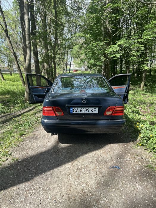 Мерседес 300 тді