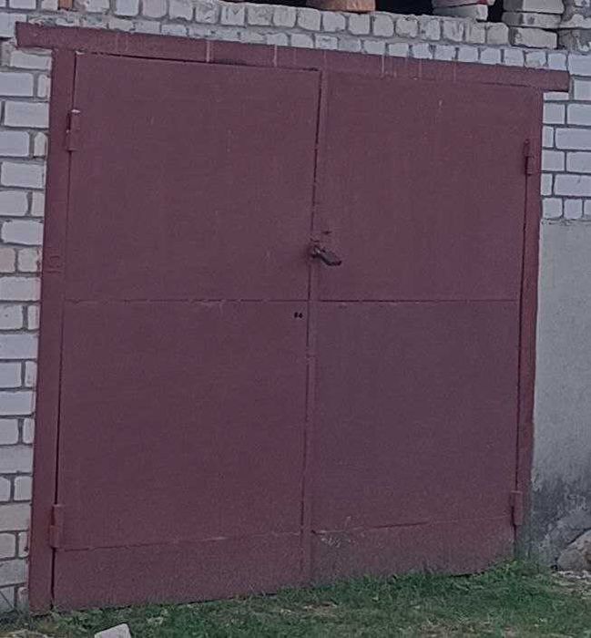 Ворота гаражні металеві