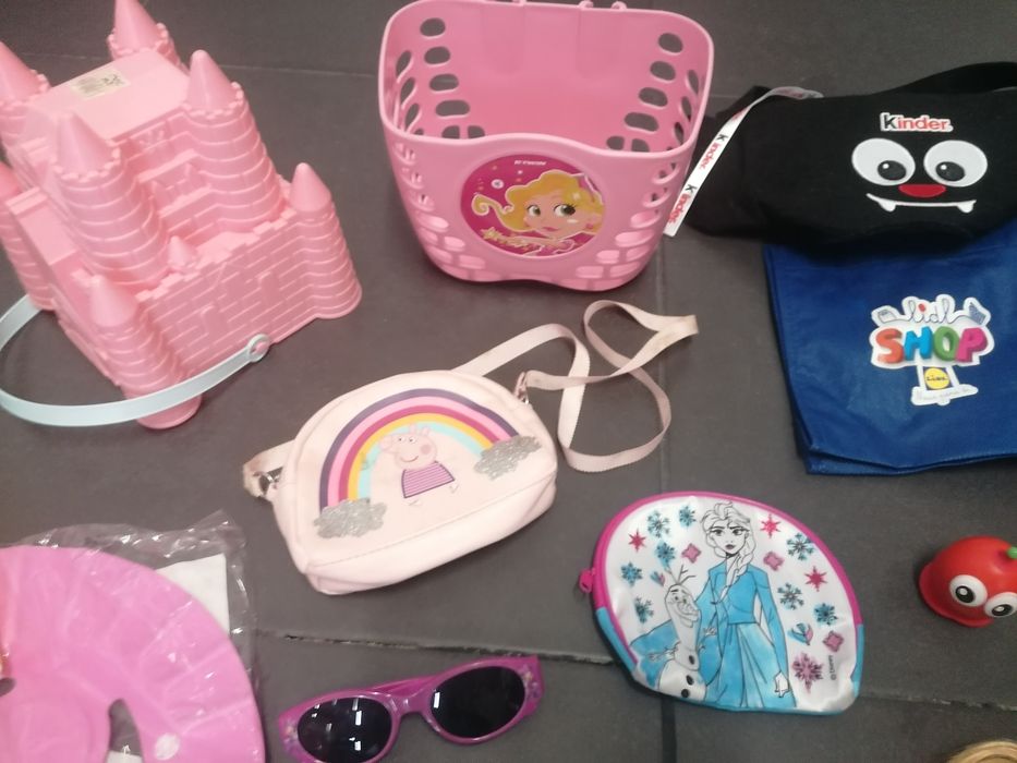 Brinquedos : minnions e outros : 50 peças