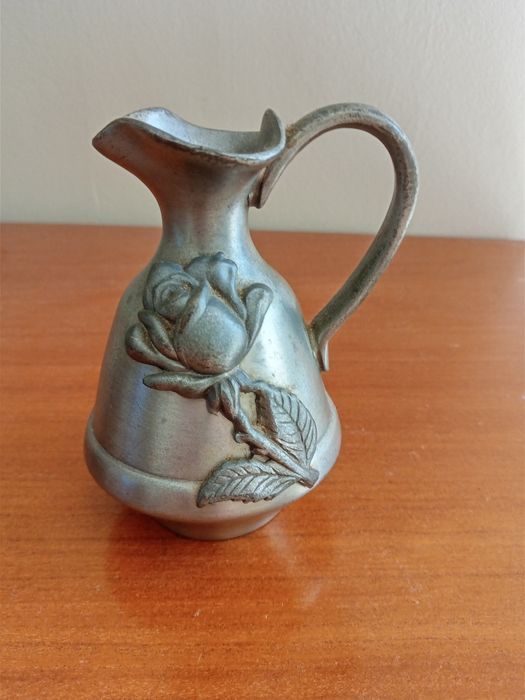 Peça decorativa em estanho