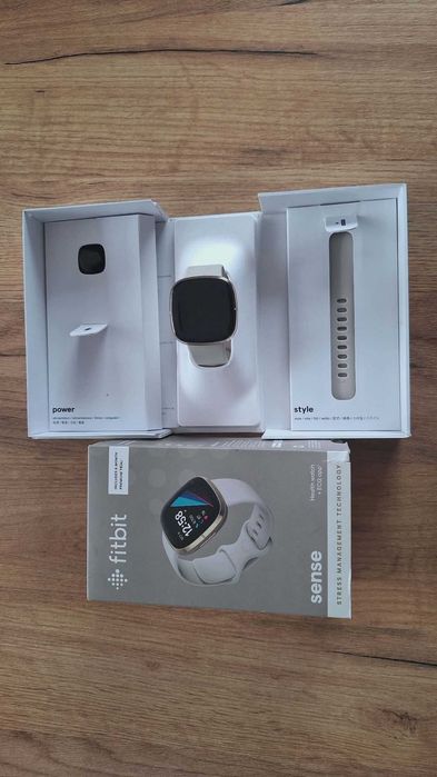 Smartwatch fitbit sense w bardzo dobrym stanie.