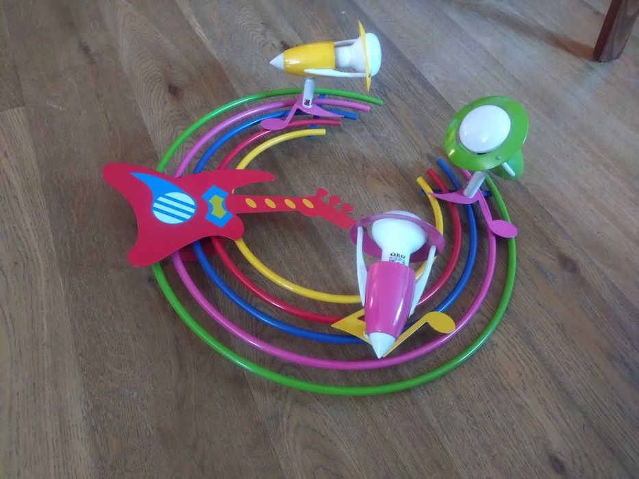 Lampa sufitowa dziecięca muzyczna