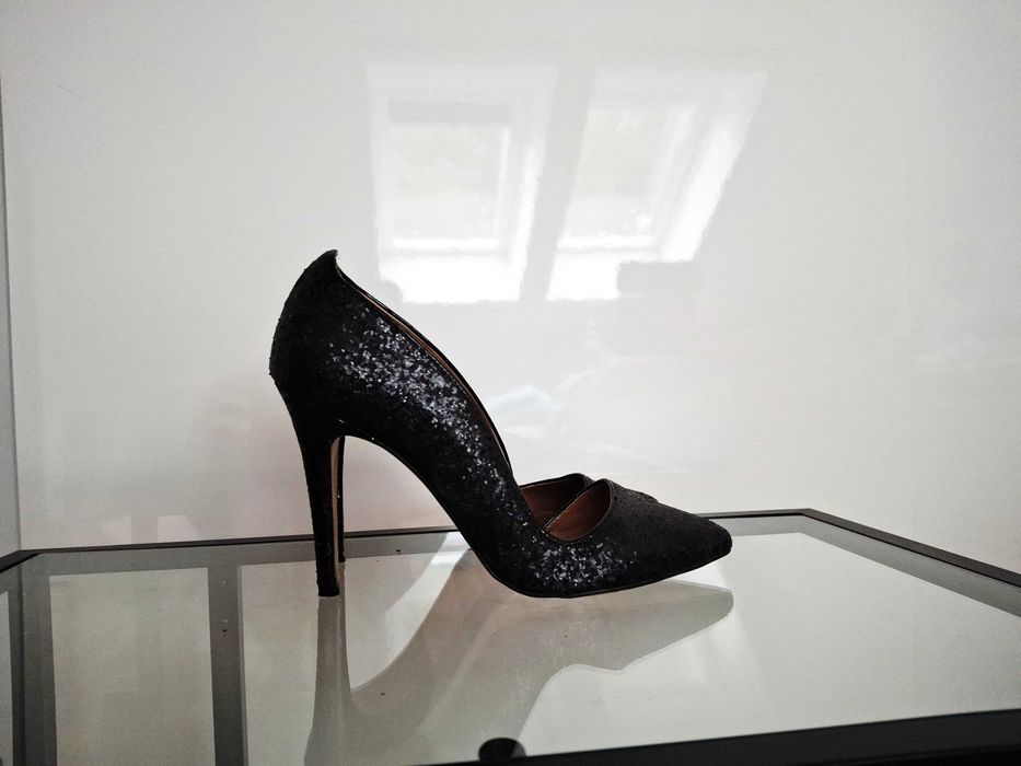 Stradivarius czarne eleganckie szpilki brokatowe rozmiar 38
