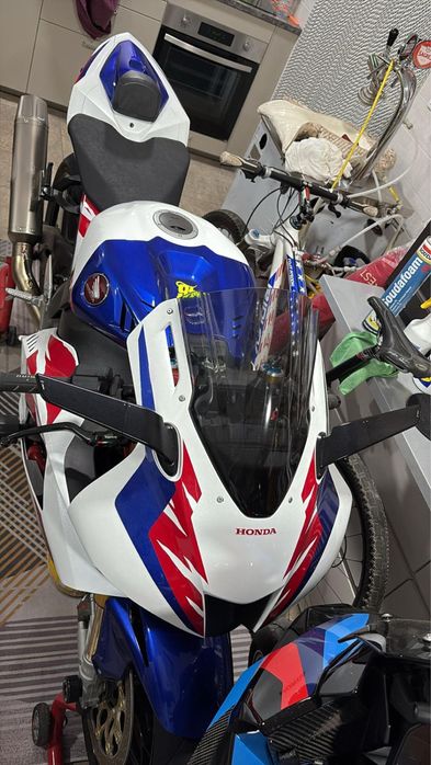 Honda cbr 1000 sp edição limitada 30 anos