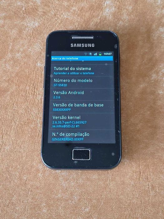 Telemóvel Samsung Galaxy Ace GT-S5830 com acessórios e cartão 8 GB