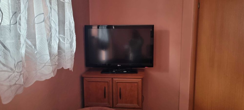 9 telewizorów cale od 32 z uchwytem do sciany wyprzedaż pensjonatu do