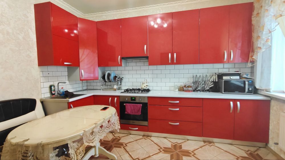 Продаж великого будинку для великої родини.