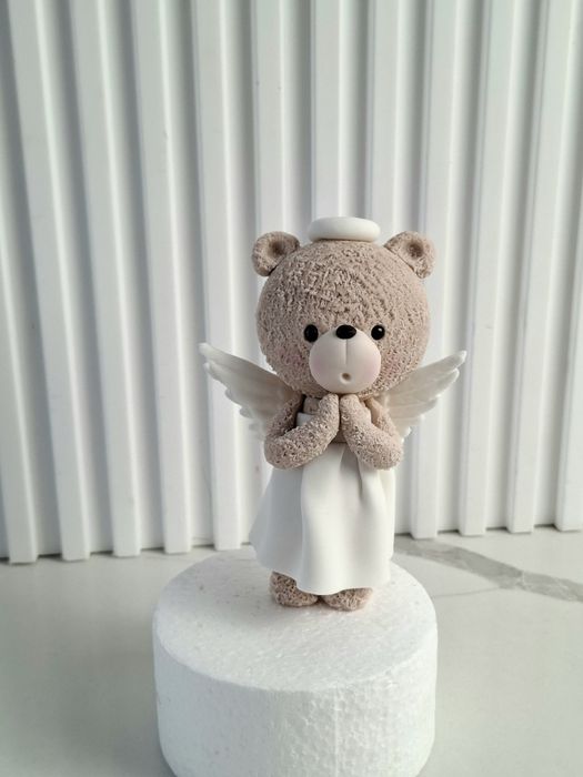 Miś aniołek figurka z masy cukrowej na tort