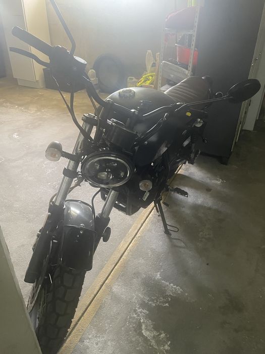 Vendo mota UM Renegade X-Naked Coffee 125cc (2022)