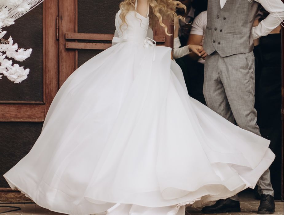 Продам весільну сукню