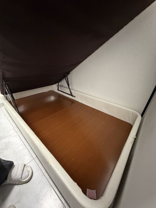 Cama de solteiro com arrumação / baú – bom estado