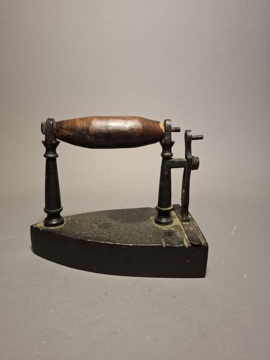 Stare przedwojene żelazko