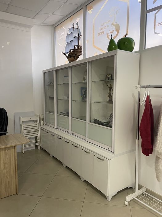 Меблі офісні цілий набір