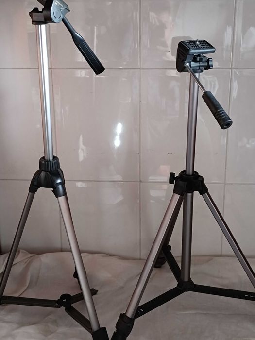 2 Tripés para Máquinas Fotográficas