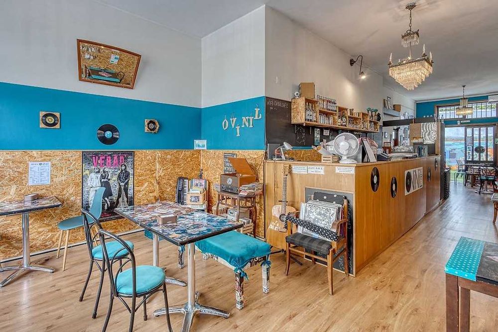 Trespasse de café com esplanada interior por motivos pessoais – Preço incrivel