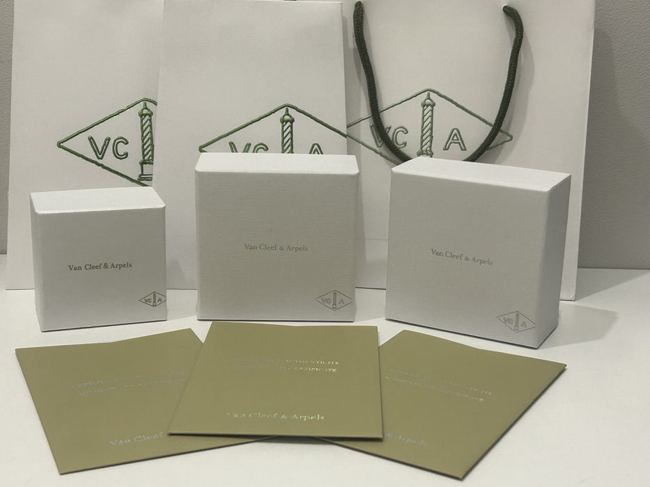 Коробки  Van Cleef & Arpels