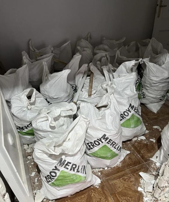 Recolha de entulho moveis e madeiras