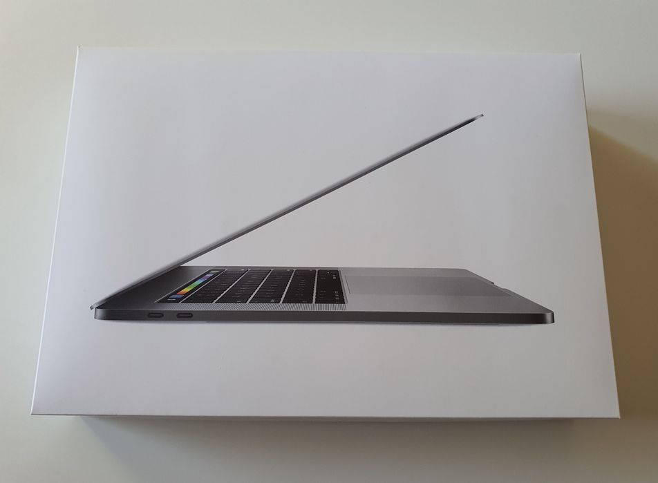 MacBook Pro 15" - bateria e teclado rigorosamente novos!