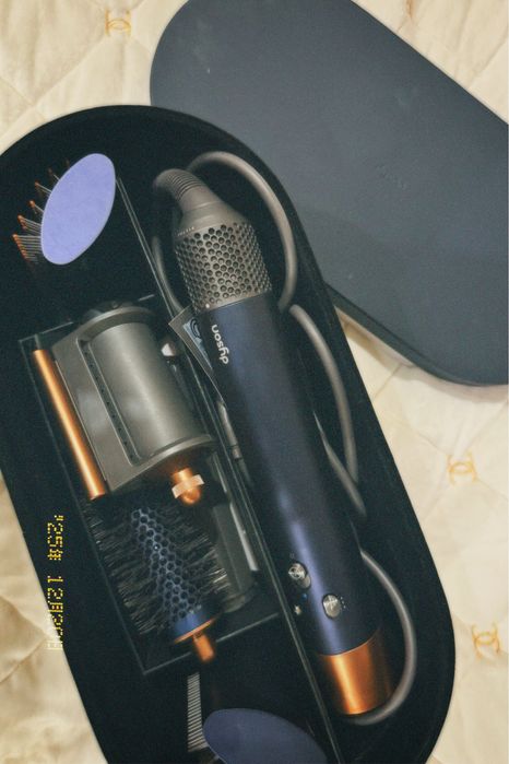 Фен-стайлер Dyson