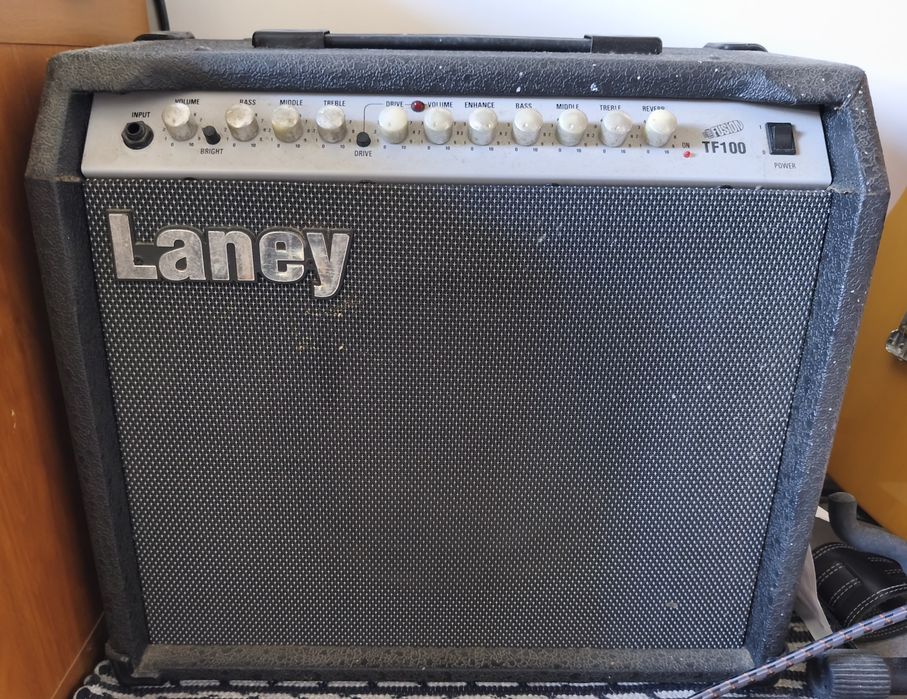 Para despachar: Amplificadores de guitarra Vox Valvetronix e Laney TF100
