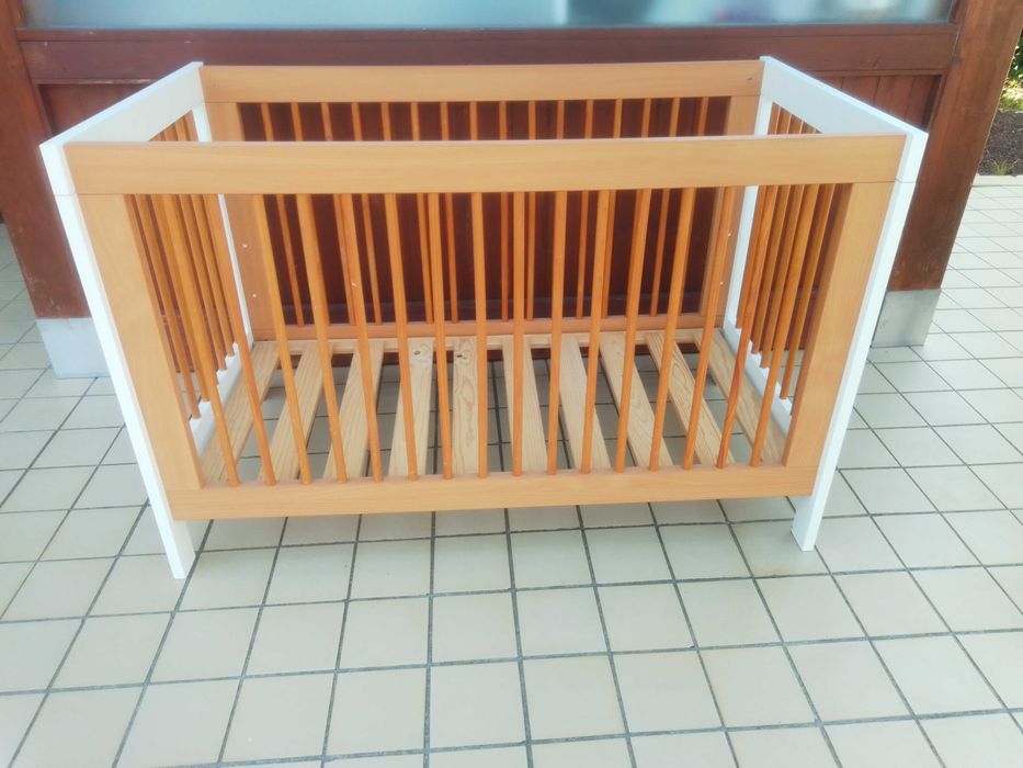 Cama de grades bebé com colchão