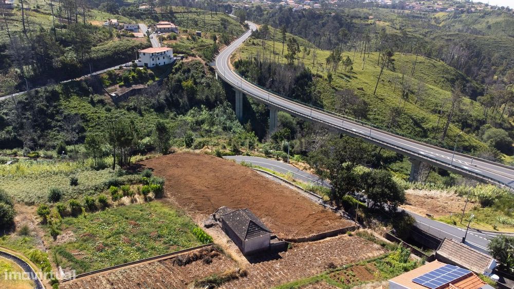 Moradia em Ruína com 1.000 m² de Terreno | Maloeira, Calheta