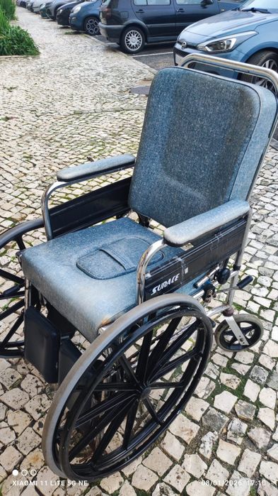 Cadeira de rodas multifunções 80eur.