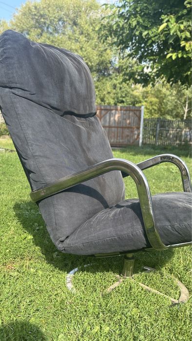 Шикарне глибоке крісло