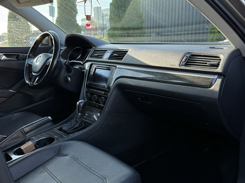 2016 Volkswagen Passat SE
