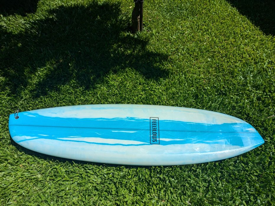 Prancha de surf  assimétrica Goofy .