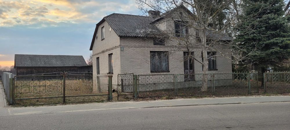 sprzedam działkę budowlaną  z budynkami