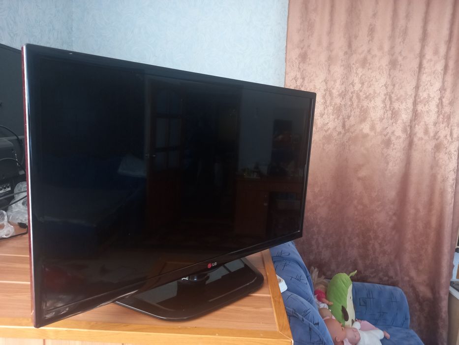 продам телевізор  LG б/у в хорошому робочому стані(рідко кристалевий) 32 "