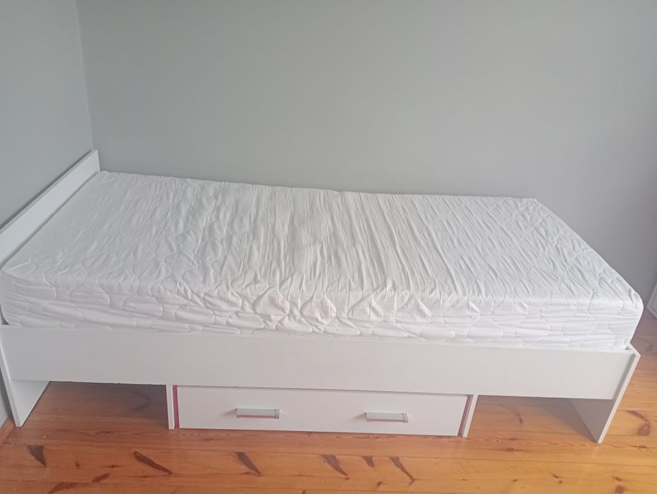 Łóżko z pojemnikiem 90x200