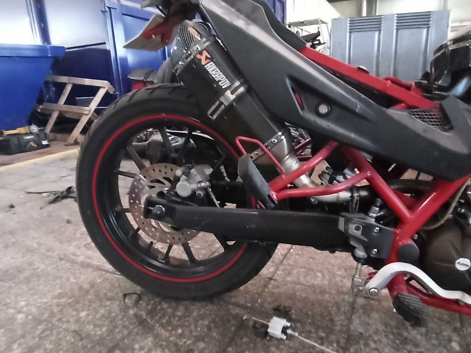 Peças UM Scrambler