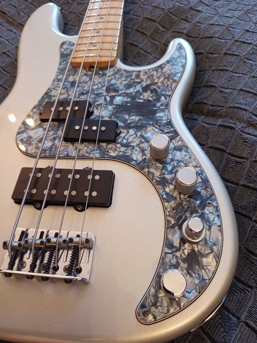 Fender American Deluxe Precision Bass