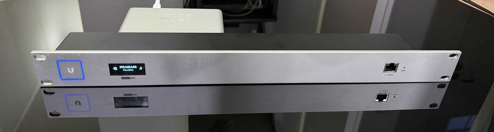 Ubiquiti UniFi CloudKey Gen2 Plus 1TB + Rack Mount CKG2-RM
