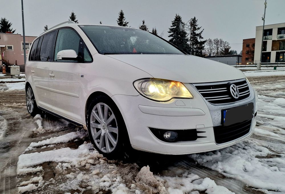 VW Touran R Line 2 0 TDI