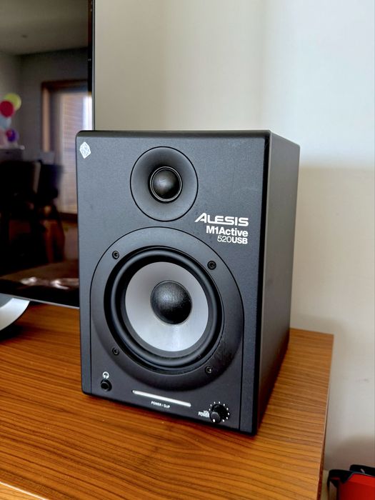 Par de Monitores Alesis M1 Active 520 USB