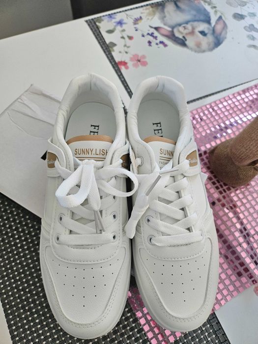 Nowe damskie buty rozm.39